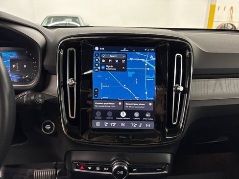Certified 2024 Volvo XC40 B5 Plus w/ Climate Package AWD/4WD image 20