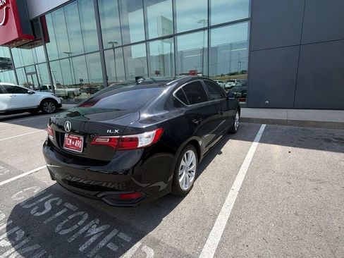 Used 2017 Acura ILX FWD image 3