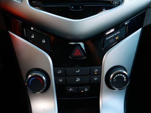 Used 2014 Chevrolet Cruze LS image 30