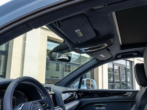 New 2025 Bentley Bentayga image 32