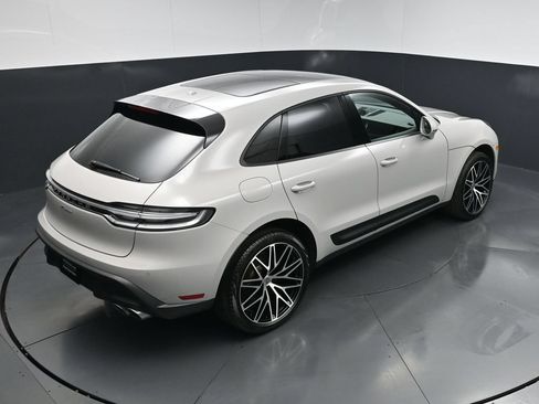 Certified 2025 Porsche Macan AWD/4WD image 18