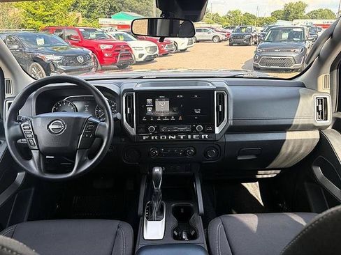 Used 2025 Nissan Frontier SV RWD image 36
