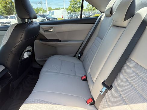 Used 2017 Toyota Camry SE w/ Moonroof Package FWD image 32