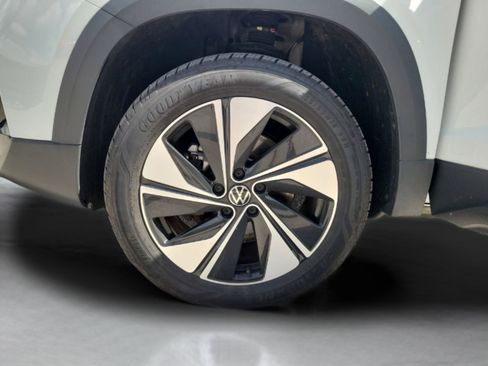 Used 2025 Volkswagen Taos SE AWD/4WD image 33