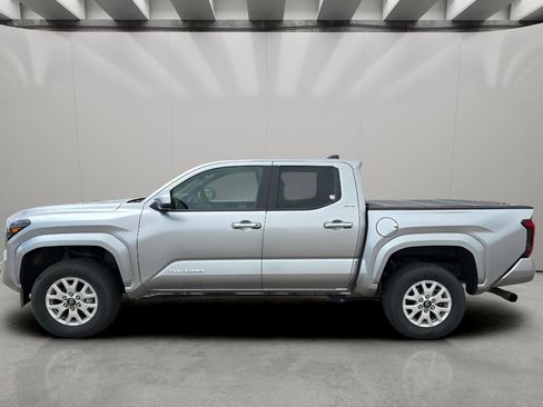 Used 2025 Toyota Tacoma SR5 AWD/4WD image 2