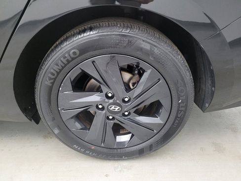 Used 2023 Hyundai Elantra SEL w/ Preferred Accessory Package FWD image 31