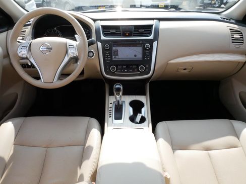 Used 2017 Nissan Altima 3.5 SL w/ 3.5SL Technology Package FWD image 10