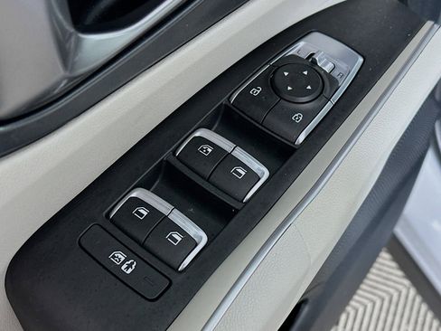 Certified 2025 Kia Sorento S w/ Panoramic Sunroof Package FWD image 18