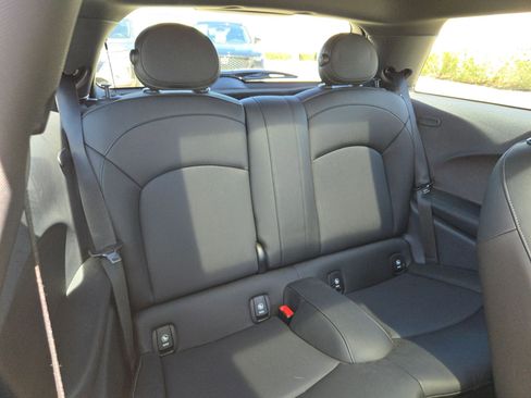 Used 2019 MINI Cooper 2-Door Hardtop image 25