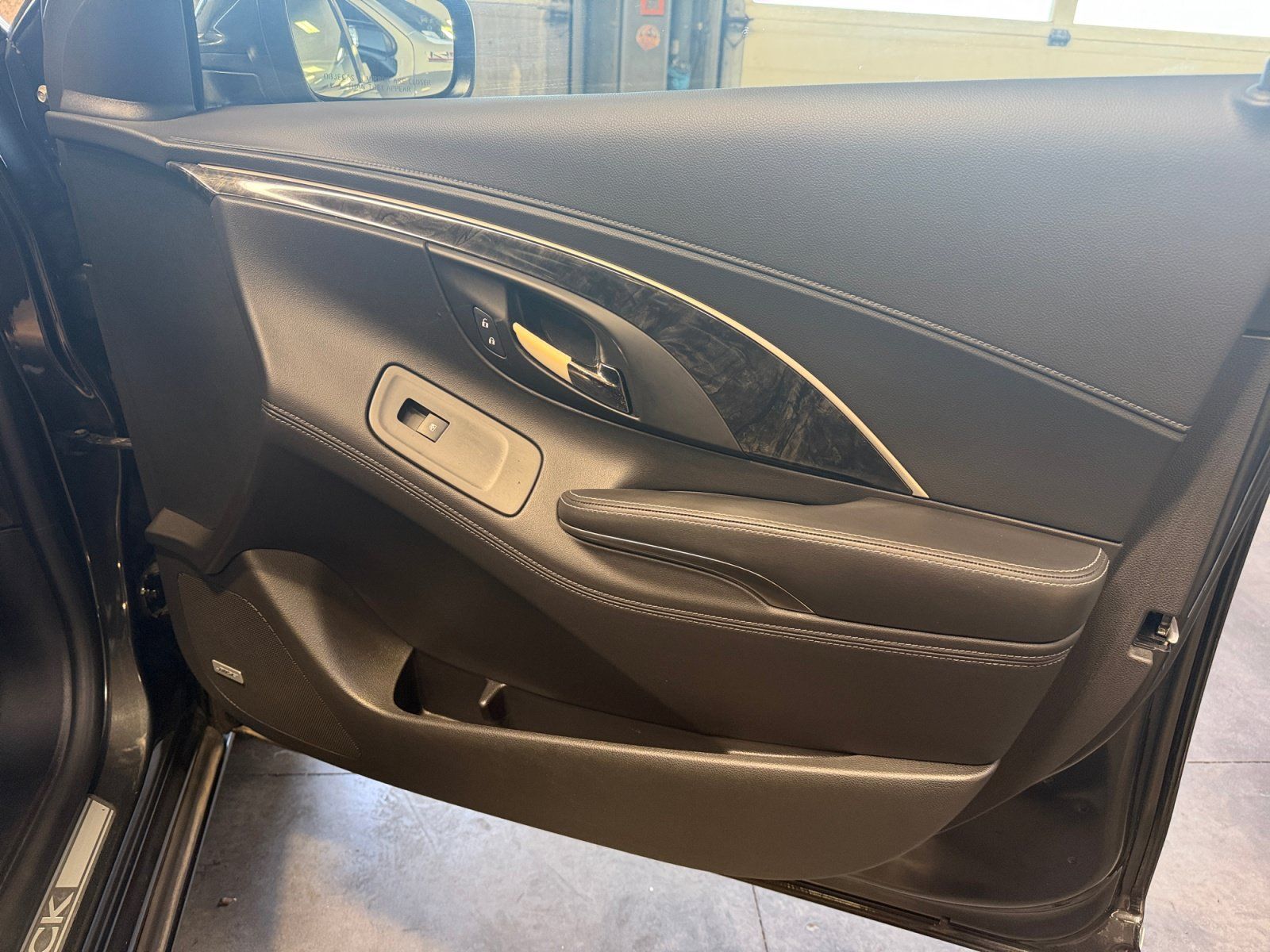 Used 2015 Buick LaCrosse Premium w/ Driver Confidence Package #1 FWD image 16