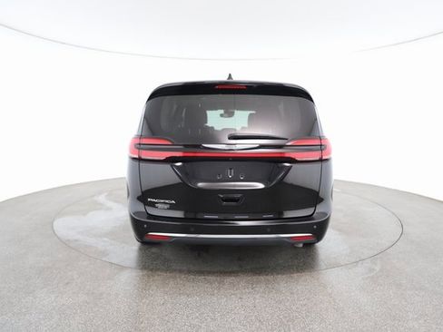 Used 2024 Chrysler Pacifica Touring-L image 14