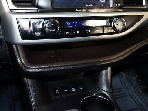Used 2016 Toyota Highlander XLE image 24