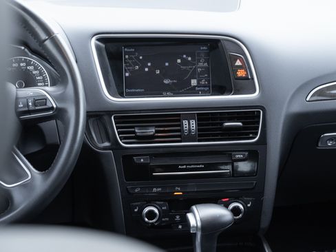 Used 2016 Audi Q5 2.0T Premium Plus w/ Technology Package image 12