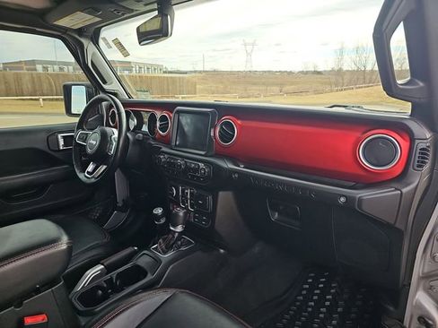 Used 2018 Jeep Wrangler Unlimited Rubicon w/ Dual Top Group AWD/4WD image 29