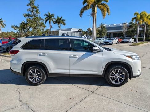 Used 2019 Toyota Highlander XLE image 3