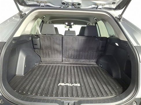 Used 2022 Toyota RAV4 XLE image 27