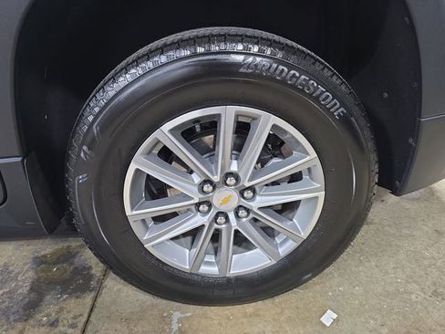 Used 2023 Chevrolet Traverse LT w/ Rear Camera Mirror Package image 33