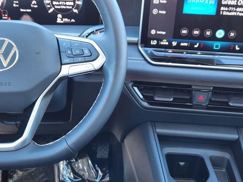 New 2026 Volkswagen Tiguan SE image 25