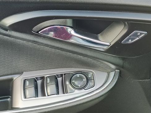 Used 2016 Chevrolet Malibu LT image 9