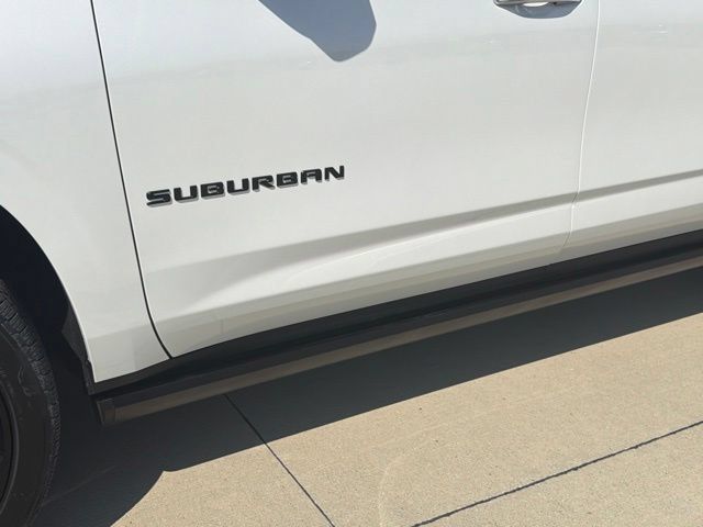 Used 2025 Chevrolet Suburban High Country AWD/4WD image 11