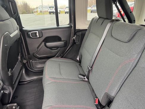 Used 2025 Jeep Wrangler Unlimited Rubicon AWD/4WD image 8
