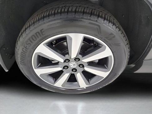 Certified 2025 Honda Pilot Touring image 15