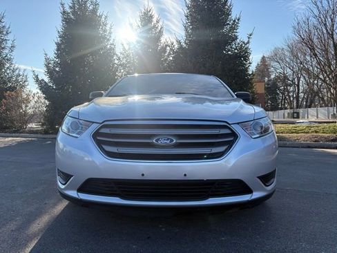 Used 2016 Ford Taurus SE image 10