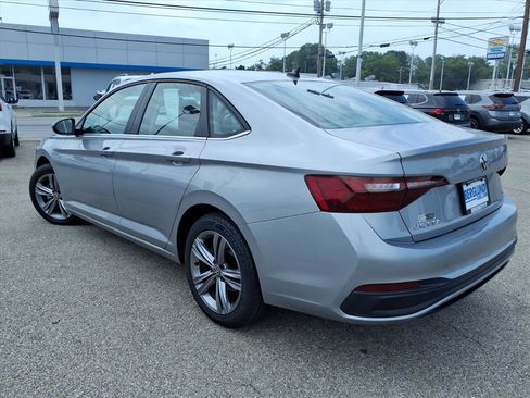 Used 2024 Volkswagen Jetta SE FWD image 6