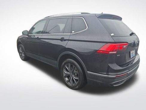 Used 2022 Volkswagen Tiguan SE w/ Panoramic Sunroof Package image 5