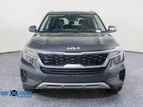Used 2023 Kia Seltos S w/ Navigation Package AWD/4WD image 2