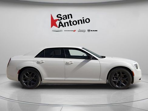 Used 2023 Chrysler 300 Touring w/ Sport Appearance Package RWD image 17