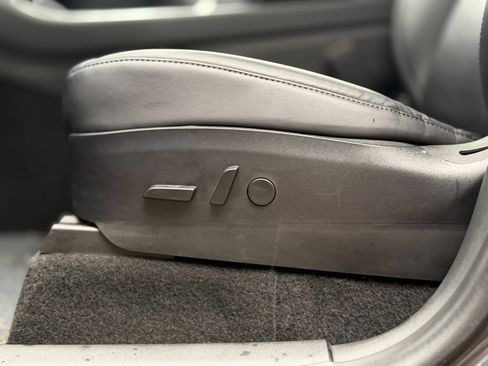 Used 2020 Tesla Model Y Long Range image 29