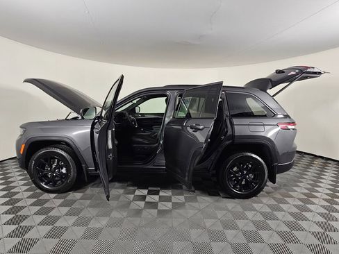 New 2026 Jeep Grand Cherokee Altitude image 16