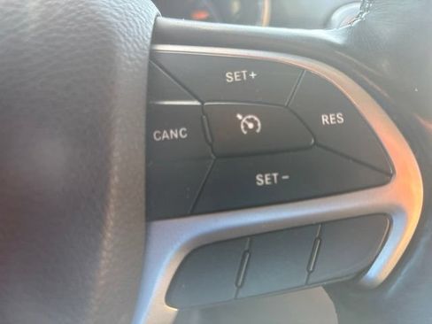 Used 2020 Jeep Grand Cherokee Laredo AWD/4WD image 10