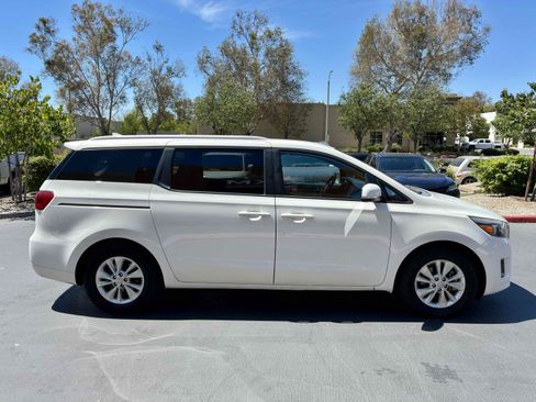 Used 2015 Kia Sedona LX w/ LX Convenience Package FWD image 7