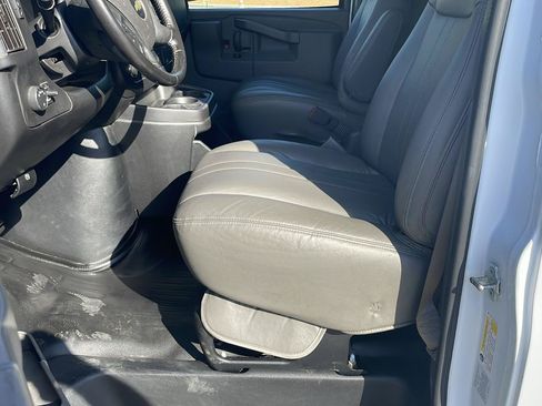 Used 2020 Chevrolet Express 2500 w/ Driver Convenience Package RWD image 9