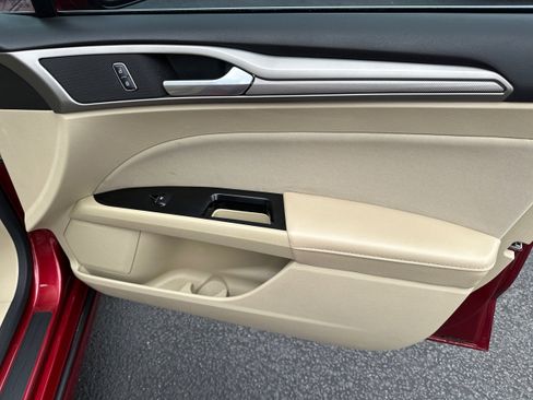 Used 2015 Ford Fusion SE FWD image 22