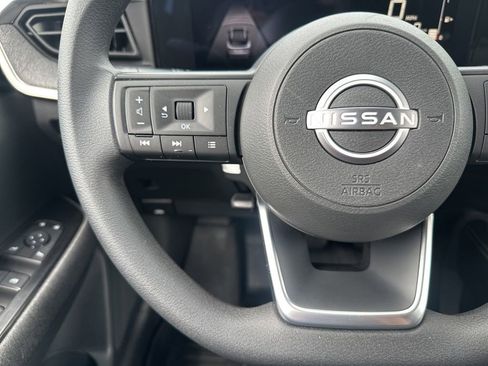 Used 2025 Nissan Kicks SV AWD/4WD image 15