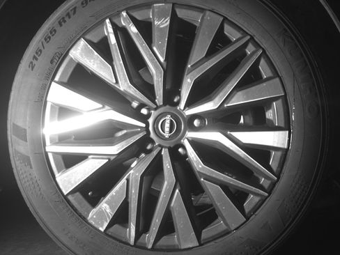 Used 2025 Nissan Altima 2.5 SV FWD image 13