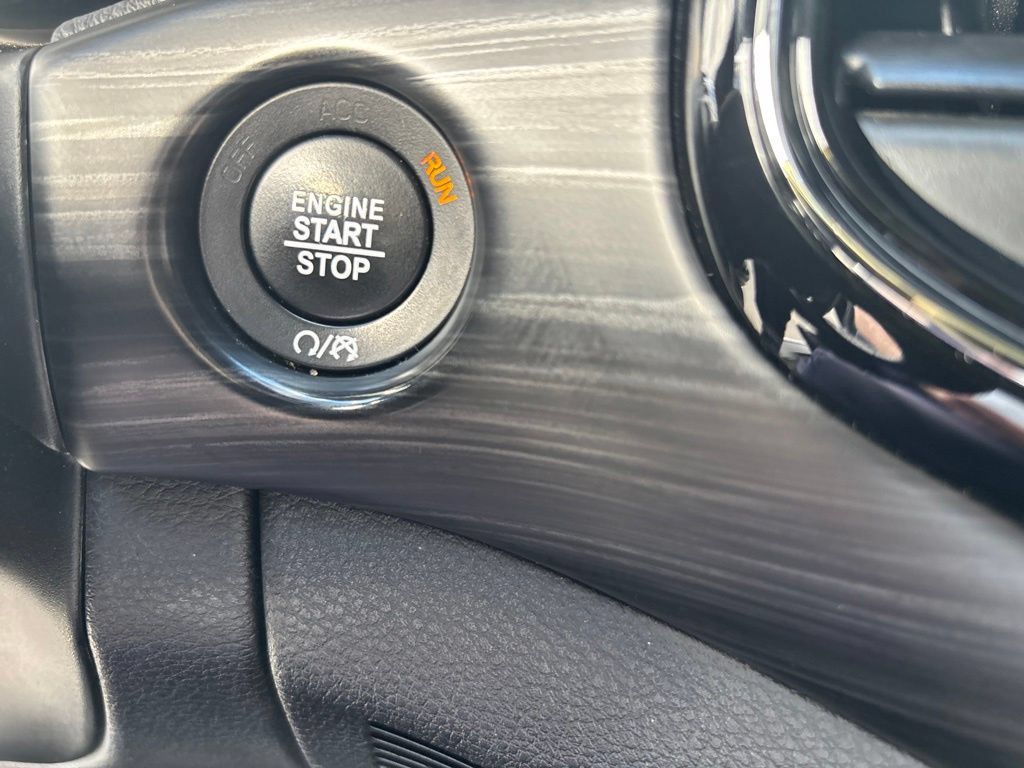 Used 2019 Jeep Grand Cherokee Altitude AWD/4WD image 21