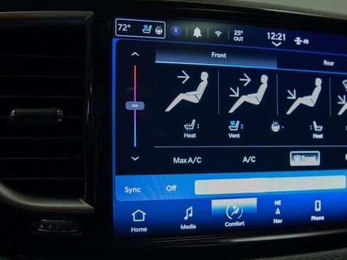 Used 2023 Chrysler Pacifica Limited image 22