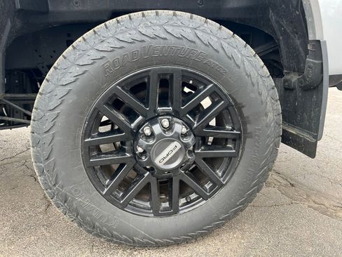 Used 2022 Ford F250 Lariat w/ Black Appearance Package image 38