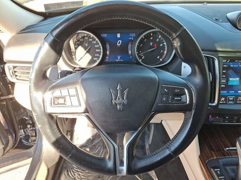 Used 2020 Maserati Levante S GranLusso image 20