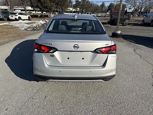 Used 2021 Nissan Versa SV image 4