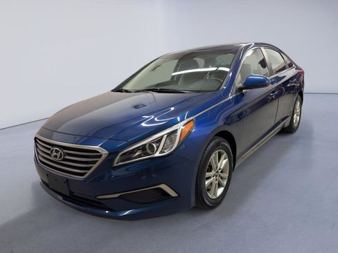 Used 2017 Hyundai Sonata SE w/ Cargo Package image 3