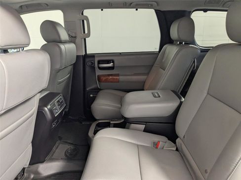 Used 2018 Toyota Sequoia Platinum image 32