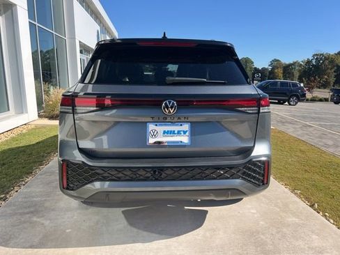 New 2026 Volkswagen Tiguan SE R-Line image 4