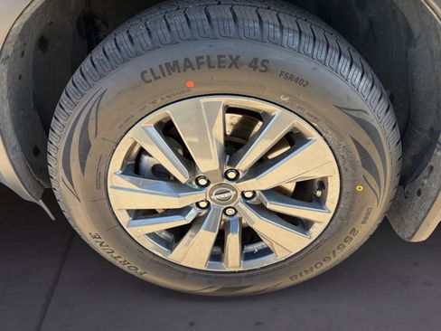 Used 2024 Nissan Pathfinder SV w/ Black Appearance Package image 14