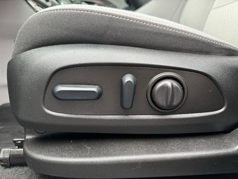 Used 2024 GMC Terrain SLE w/ Driver Convenience Package image 13