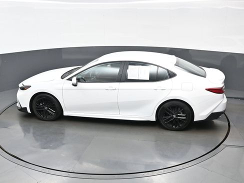 Used 2025 Toyota Camry SE FWD image 38